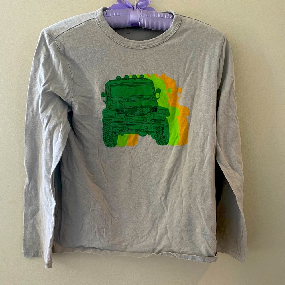 Gap kids Medium long sleeved tee gray with green/yellow jeep